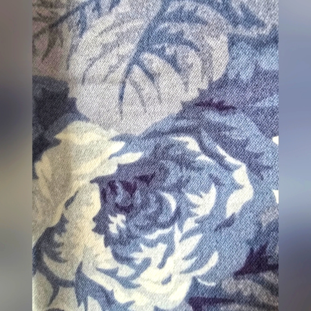 Lauren Ralph Lauren Blue and White Floral Pants - Picture 6 of 11